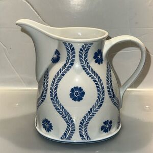 Villeroy & Boch "Farmhouse Touch Blue Flowers" Gravy Boat/Creamer